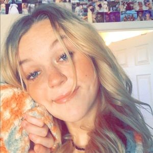 Meet your Posher, Emilee